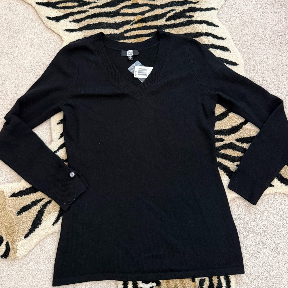 Saks Fifth Avenue Black Cashmere V Neck Sweater Size M NWT